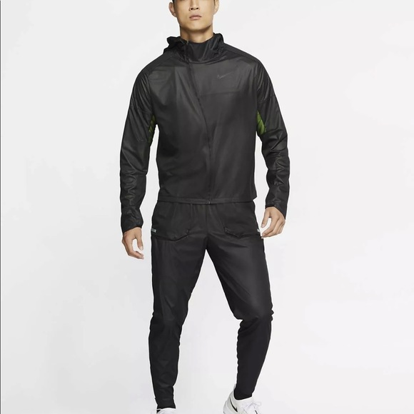 Nike Tech Pack Packable Reflective Running Jacket - Picture 1 of 15